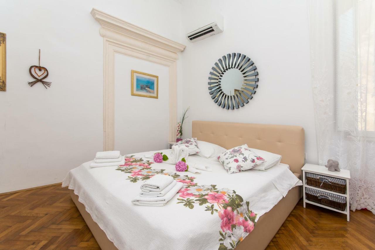 Mediteran Old Town Rooms ดูบรอฟนิก ภายนอก รูปภาพ